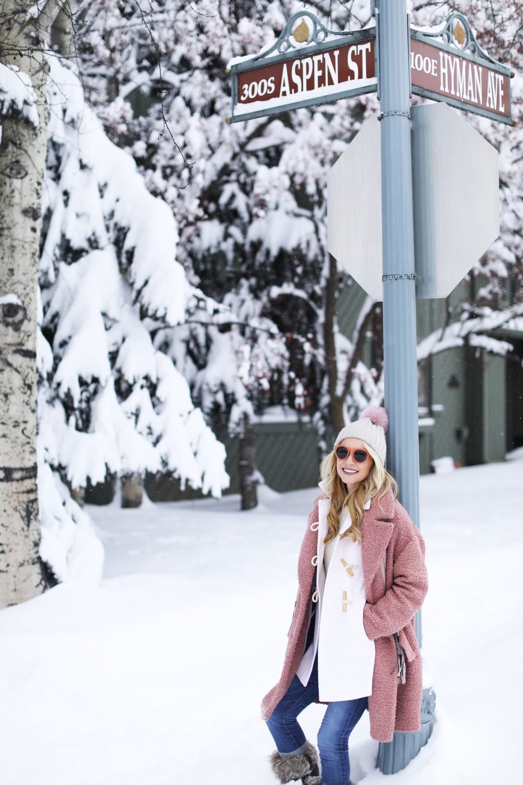 aspen-cute-outfit-streets-snow-holiday-outfit-ideas-what-to-wear