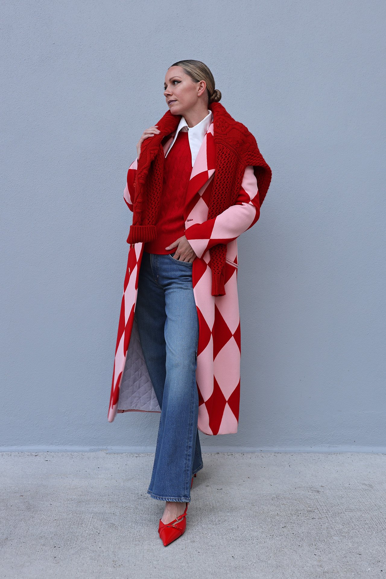 شلوار جین ،، نحوه مدل دادن به جین با ایده های لباس رنگی، صورتی و قرمز